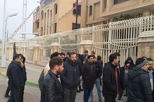  نپرداختن حقوق زحمت کشانی که کسی صدایشان را نمی شنود!!