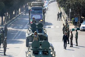 تجهیزات پهپادی و موشکی در روز ارتش نمایش داده می‌شود