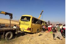 تصادف اتوبوس زائران اصفهانی‌ با تریلی