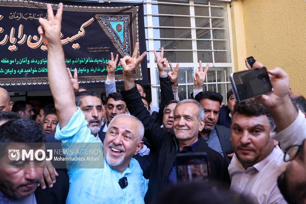 حضور مسعود پزشکیان در شعبه اخذ رأی