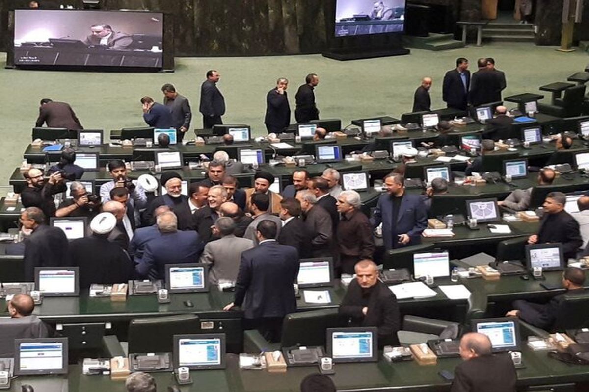 مسعود پزشکیان در مجلس حضور یافت