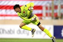 علیرضا بیرانوند لباسش را تعویض کرد