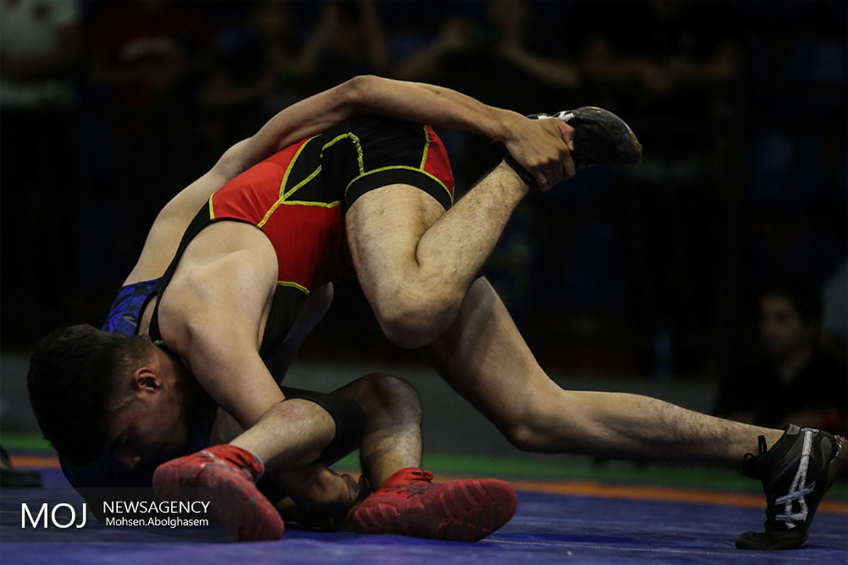 اولین روز رقابت های عمومی کشتی بزرگسالان کشور