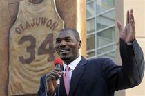 حکیم به عضویت تالار مشاهیر فیبا در آمد