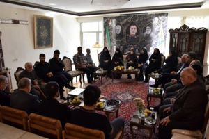 مدیرعامل شرکت آب منطقه ای اصفهان با خانواده شهید عباس نیلفروشان دیدار کرد
