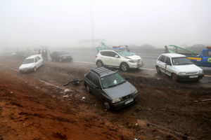 13 مصدوم درپی تصادف زنجیره‌ای 10 خودرو در کرمان