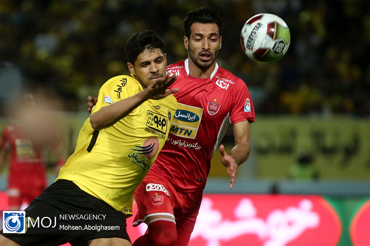 دیدار تیم های فوتبال پرسپولیس و سپاهان اصفهان
