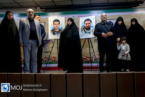 تجلیل از خانواده های شهدای مدافع امنیت
