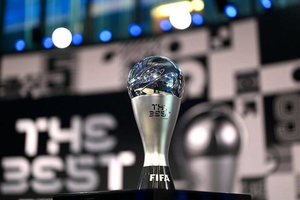 دمبله مرد سال فوتبال جهان شد