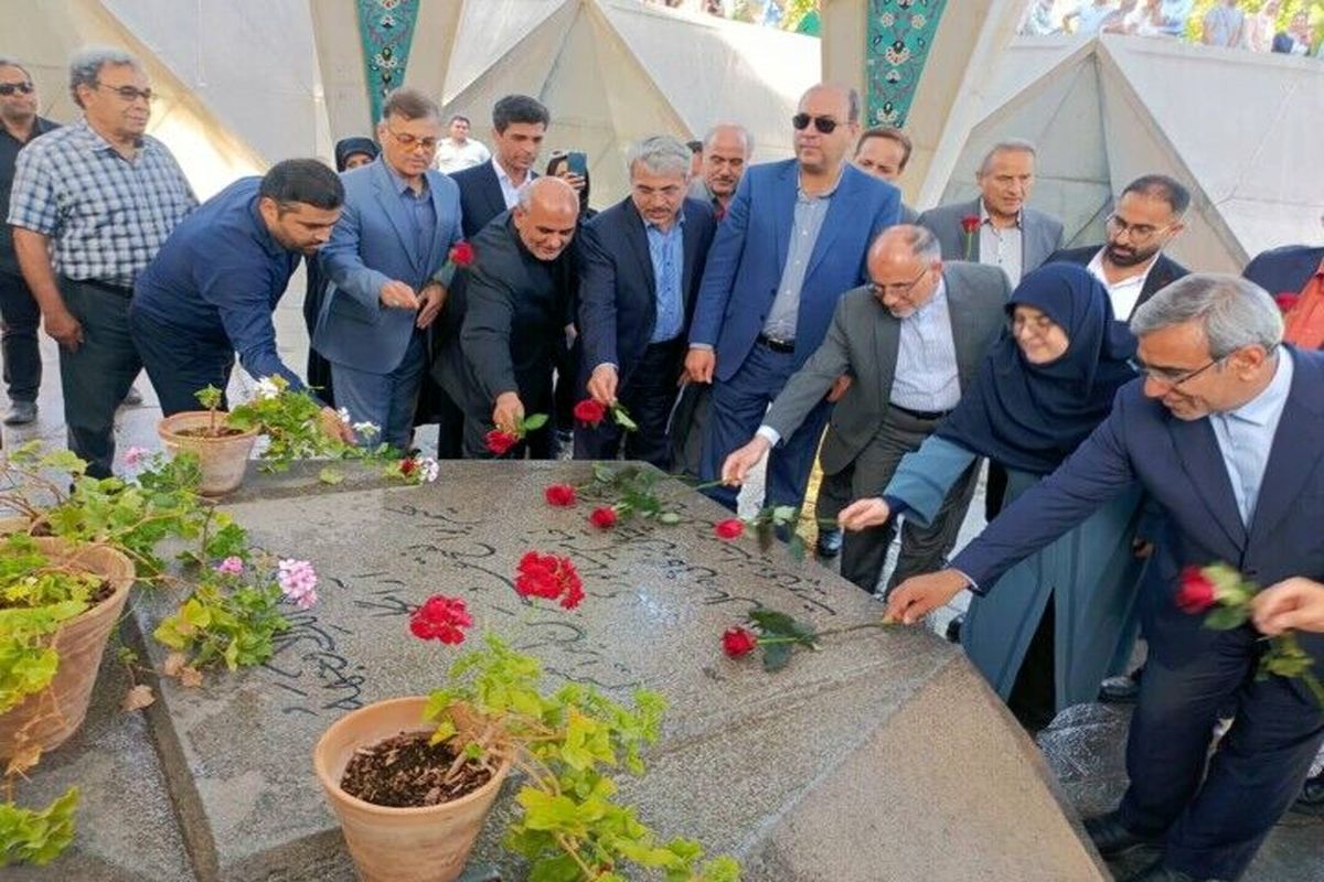 گلباران آرامگاه خیام