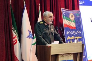 تحقق آیات الهی را در صحنه امروز انقلاب به چشم می‌بینیم